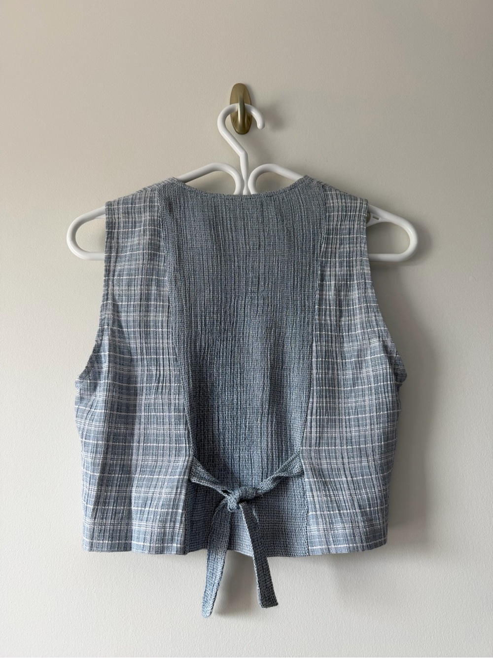 Pretty Lightweight Cropped Vest - Picture 2 of 9